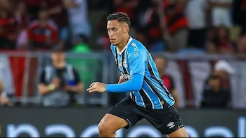 Con Erick Noriega como protagonista, Gremio derrotó a Deportivo Riestra y se mantiene vivo en la Copa Sudamericana 2026