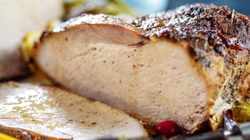 Bondiola de cerdo al horno, una receta fácil de carne marinada para sorprender a tus invitados