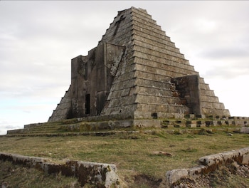 Pirámide de Burgos (Ayuntamiento del Valle de Valdebezana)