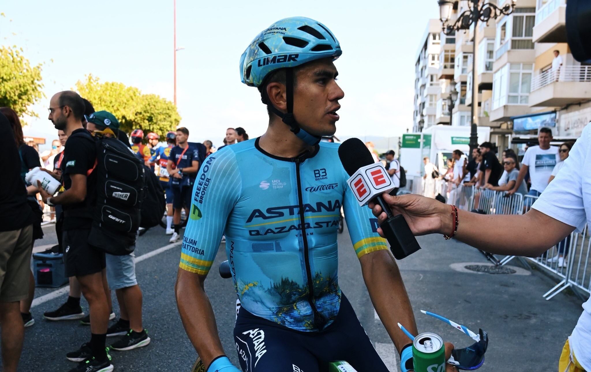 El ciclista colombiano se destacó en Emiratos Árabes - crédito @XDSAstanaTeam / X