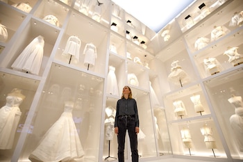 La exposición de Dior abrió sus puertas el 2 de febrero y por el coronavirus cerró las visitas (Photo by Tolga Akmen / various sources / AFP)