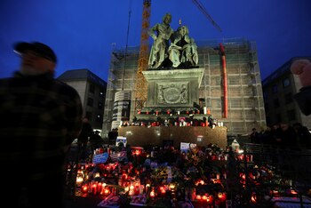 Velas y flores sobre el