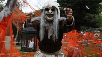 Una casa embrujada y criaturas