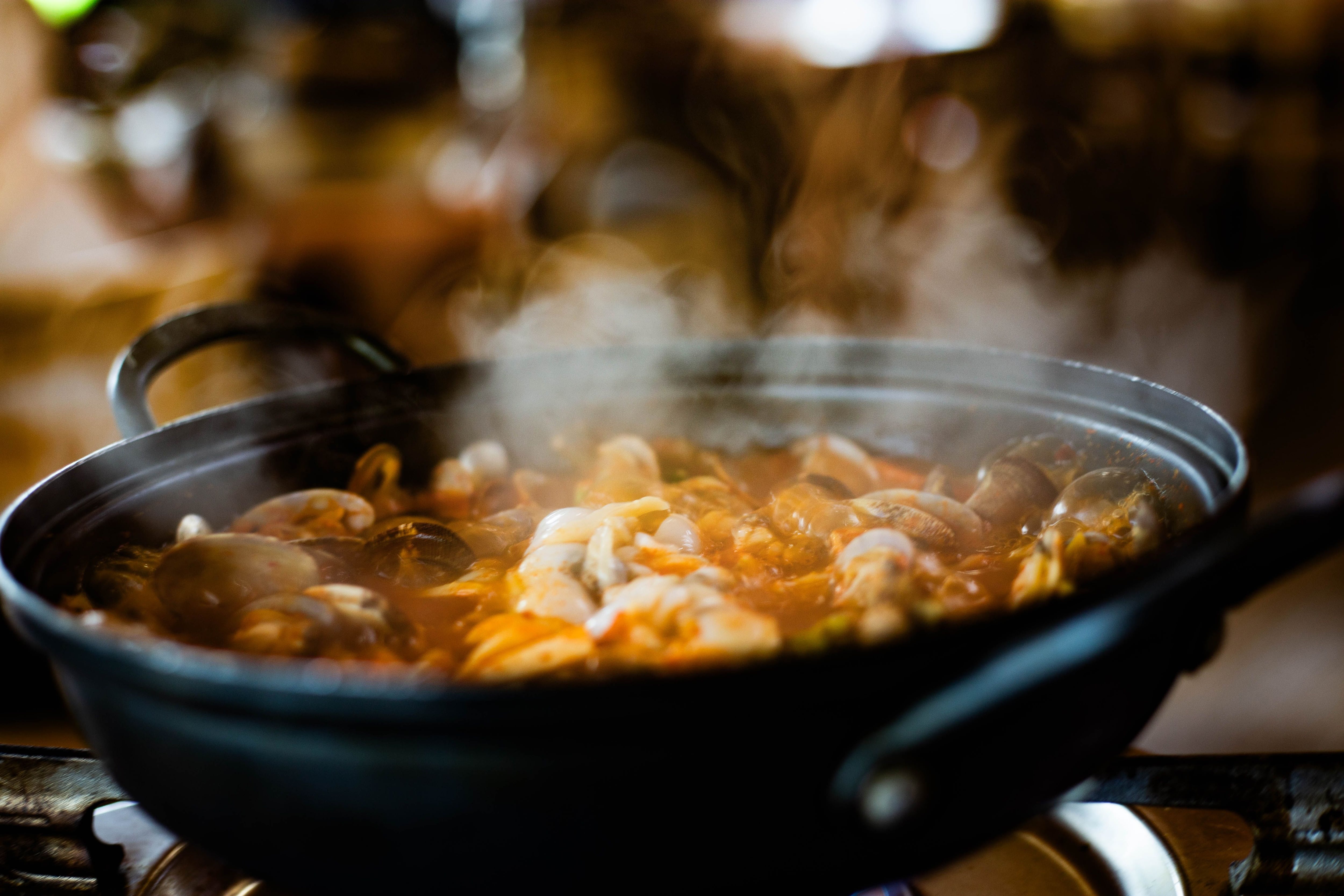 Receta de arroz con berberechos, un clásico con mucho sabor a mar para triunfar en comidas familiares y reuniones con amigos