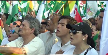 Manifestantes durante la concentración de