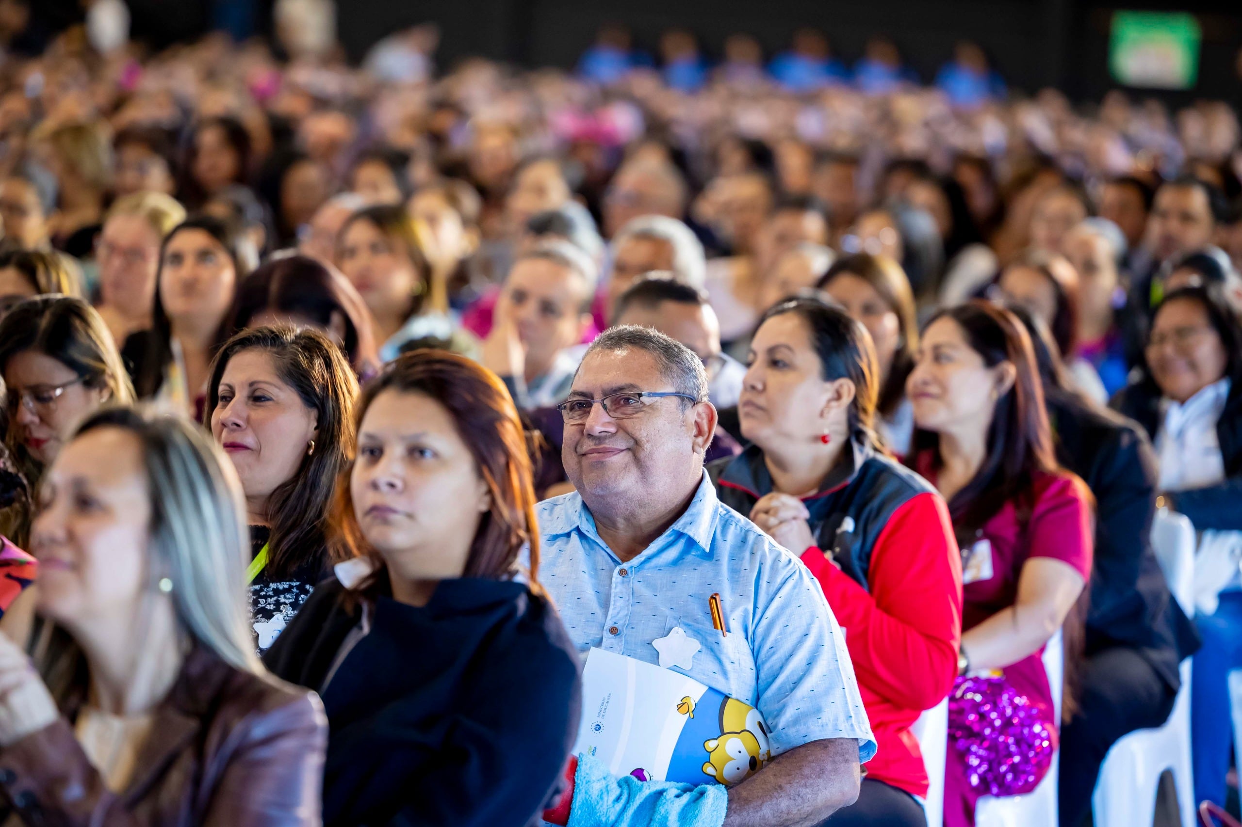 Docentes y técnicos en educación participan en la presentación del nuevo currículo de primera infancia en San Salvador./(Noticiero El Salvador)