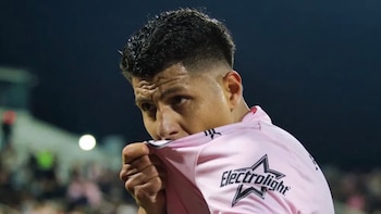 Hansell Riojas, mortificado por errores