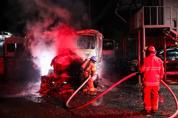 El Cuerpo de Bomberos atendió dos incendios de cabezales, uno en la autopista a Comalapa y otro en la colonia Esmeralda de San Miguel Centro, sin personas lesionadas. (Foto cortesía Cuerpo de Bomberos)