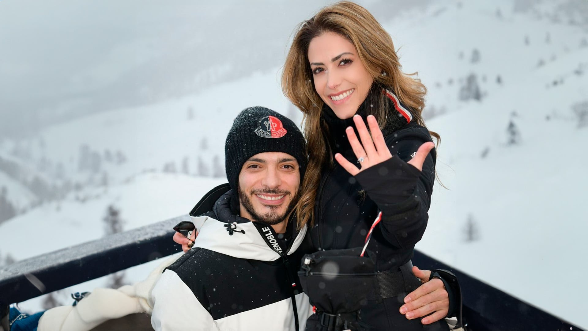 Raúl Jiménez le propuso matrimonio a Daniela Basso, su pareja desde hace ocho añosCredito: IG - danielabassom