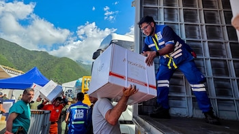 Distribuyen 481.360 insumos médicos en cinco hospitales tras los terremotos en Venezuela (Foto cortesía Secretaría de Prensa de la Presidencia)