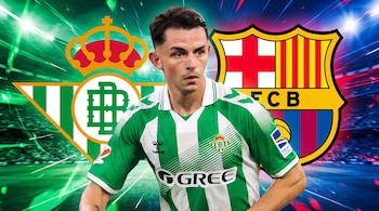 Álvaro Fidalgo con camiseta del Real Betis en el centro, junto a los escudos del Real Betis a la izquierda y del Barcelona a la derecha.