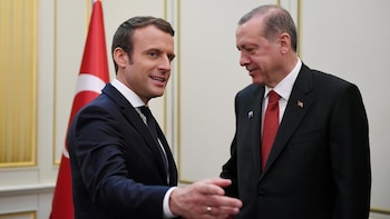 Emmanuel Macron junto a Recep Tayyip Erdogan (Reuters)