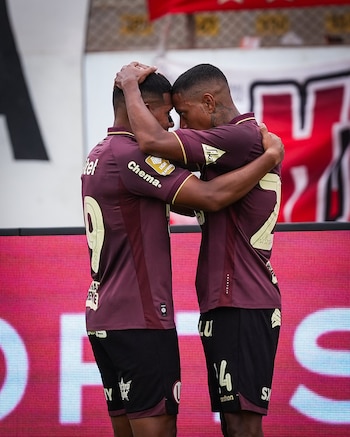 Edison Flores y Andy Polo, protagonistas en el segundo gol de Universitario en el Mansiche.