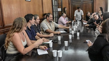 El Gobierno y gremios estatales,