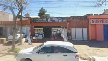 Robaron en una tienda de tecnología de Rosario y se llevaron una millones de pesos en minutos