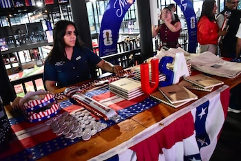 Representantes de la Embajada de EE. UU. lideran la actividad deportiva y cultural en San Salvador. (Infobae Centroamérica/Emerson del Cid)