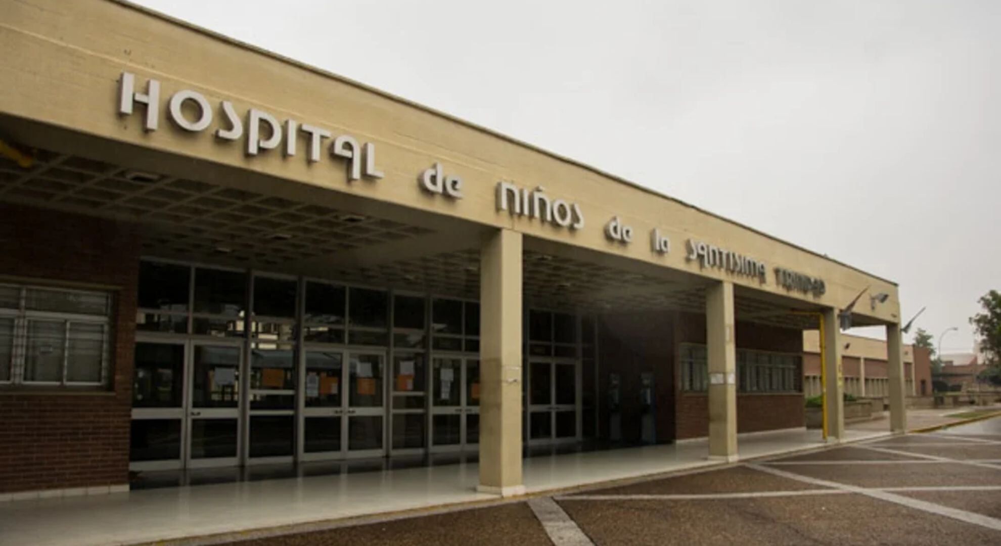 Un menor de 5 años se encuentra internado en el Hospital de Niños de Córdoba luego de que cayera de un camión en movimiento (NA)