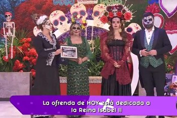 Con maquillaje de catrines y