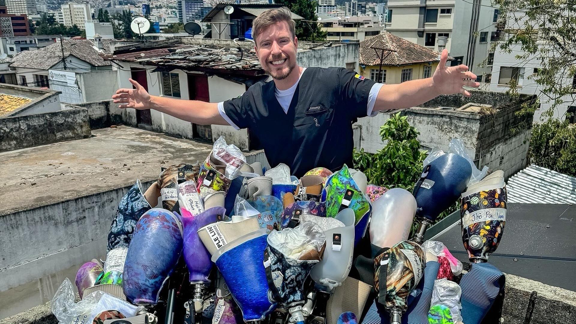 MrBeast ayudó a 2,000 personas a recuperar la capacidad de caminar al regalarles prótesis de piernas (Crédito: IG @mrbeast)