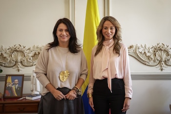 Julia Cristina Daza se posesionó como directora de la Biblioteca Nacional de Colombia ante la ministra de las Culturas, las Artes y los Saberes, Paola Holguín - crédito Biblioteca Nacional de Colombia