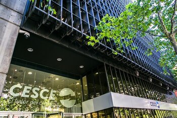 08-07-2014 Fachada CESCE
ECONOMIA SOCIEDAD
LAURA CANTERO