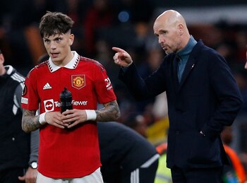 Erik ten Hag hizo una advertencia a Alejandro Garnacho para su desarrollo en el Manchester United (Foto: REUTERS)