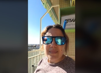 Vale, una madre soltera argentina que lleva tres años viviendo en España. (@_estresada_/TikTok)