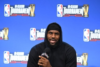 El enlace de YouTube llevaba el título “Conferencia de prensa de presentación de LeBron James | 27 de julio de 2026” y figuraba como transmisión fuera de línea (Candice Ward-USA TODAY Sports)