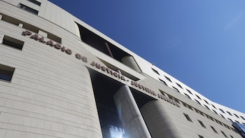 La Audiencia de Navarra condena a 7 años de prisión a un joven que grabó desnudas a sus compañeras de piso en Tudela