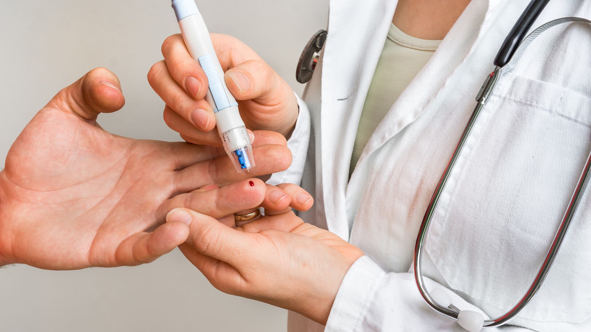 Millones de peruanos conviven con alteraciones en el metabolismo de la glucosa, lo que incrementa el riesgo de desarrollar complicaciones graves (iStock)