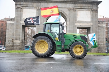 Un tractor a su entrada