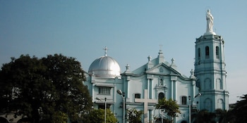 La variedad de casas antiguas y barrios históricos permite recorridos a pie por el centro de Malolos, inmerso en un entorno colonial y republicano (Wikipedia)