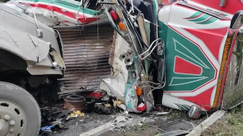 Detectaron permisos falsificados que habilitaban buses y camiones fuera de norma en Guatemala