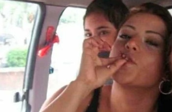 Marbelle fue blanco de críticas por una foto antigua en la que se le vio fumando marihuana - crédito red social X