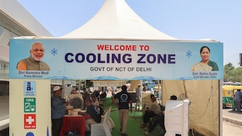 Nueva Delhi recurre a carpas climatizadas para combatir su día más caluroso del año 45 °C