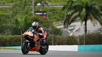 Pedro Acosta se lleva la esprint de Sepang y Marc Márquez se escapa en el Mundial