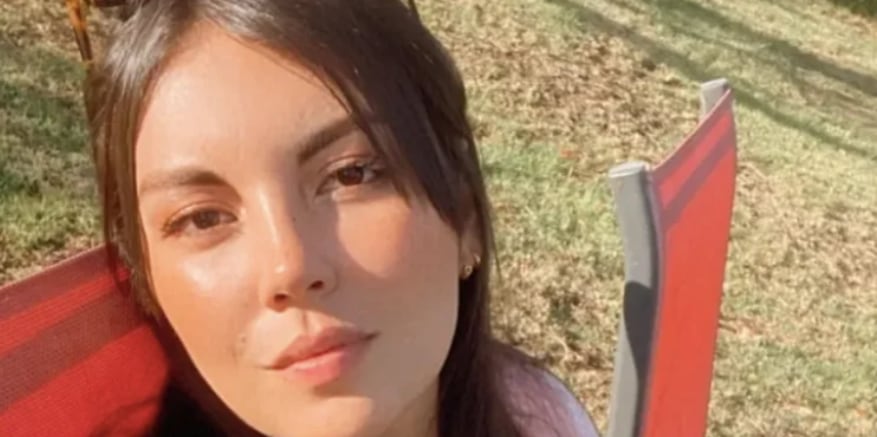 Laura Camila Blanco, periodista cuya familia denuncia que sufría violencia de género y celos en su relación, antes de su trágica muerte el 27 de julio - crédito red social Facebook
