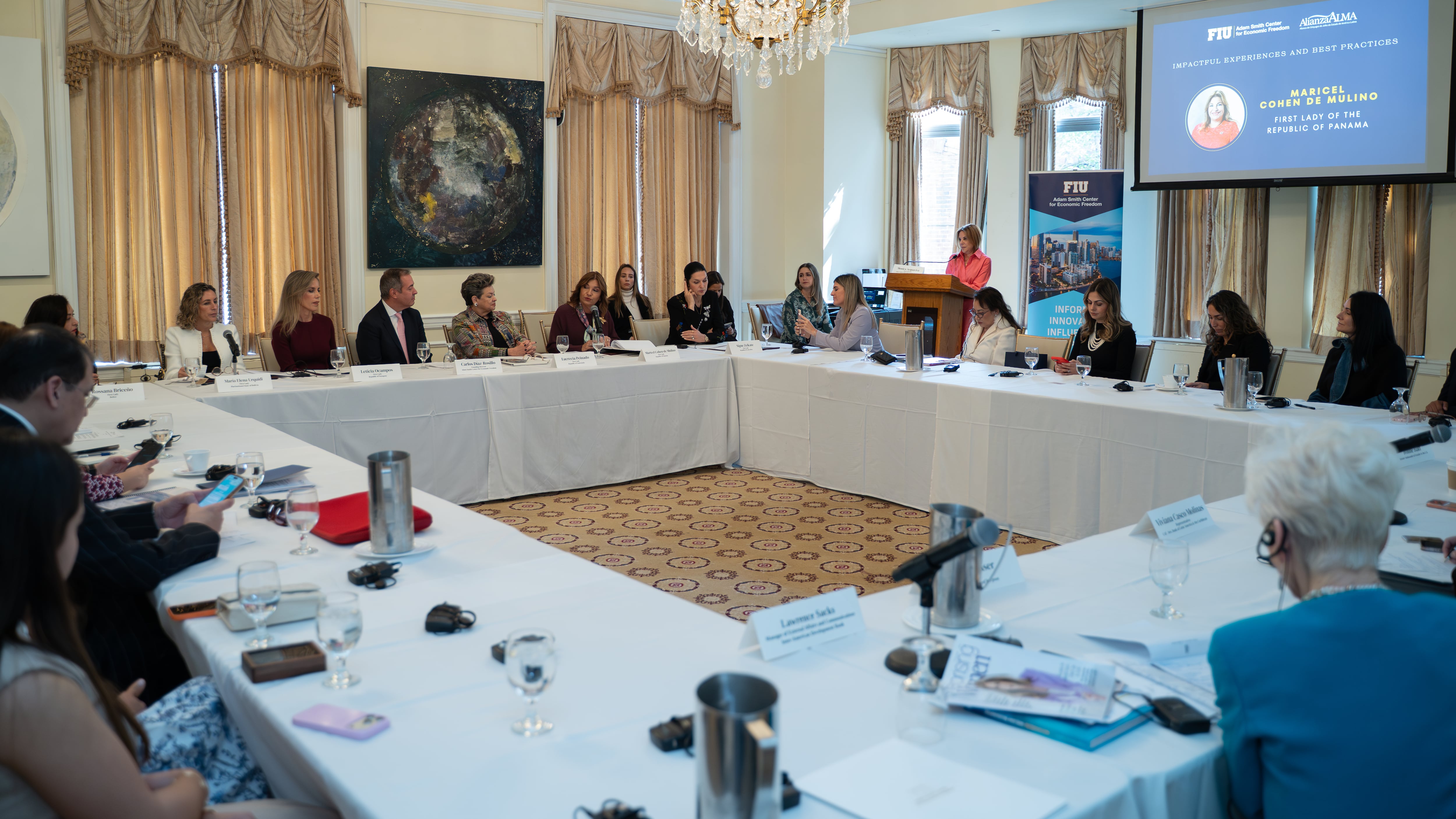 La jornada se llevó a cabo en el Cosmos Club de Washington DC, donde participaron representantes del Adam Smith Center y distintas delegaciones