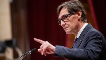 Illa insta al resto de