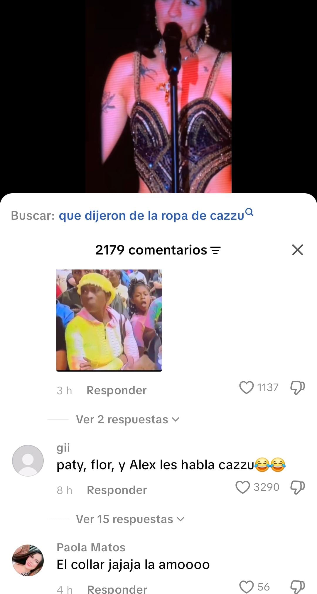 La artista Cazzu se presenta en el escenario, generando especulaciones sobre un posible mensaje dirigido al programa Ventaneando en medio de recientes críticas. (TikTok)