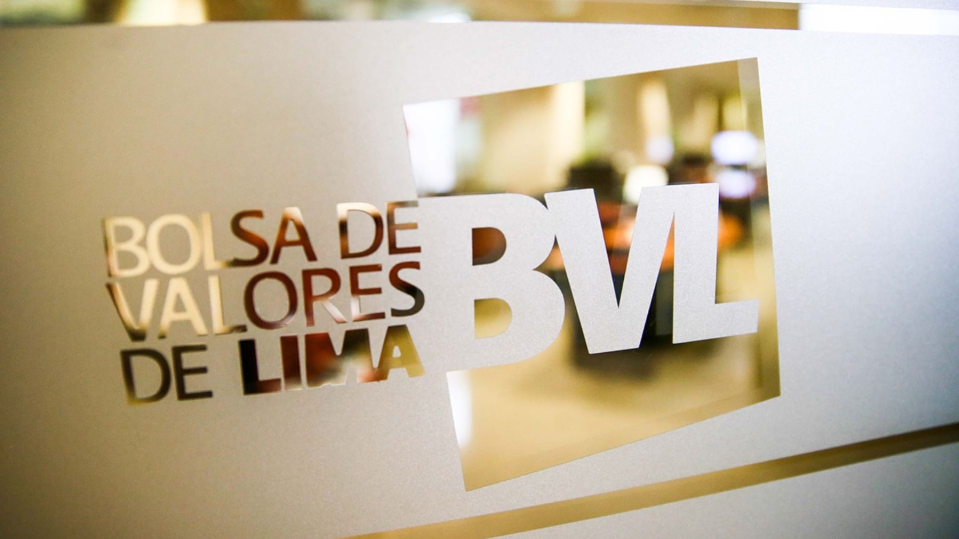 Bolsa de Valores de Lima continúa con ganancias, mientras que Wall Street sigue cayendo