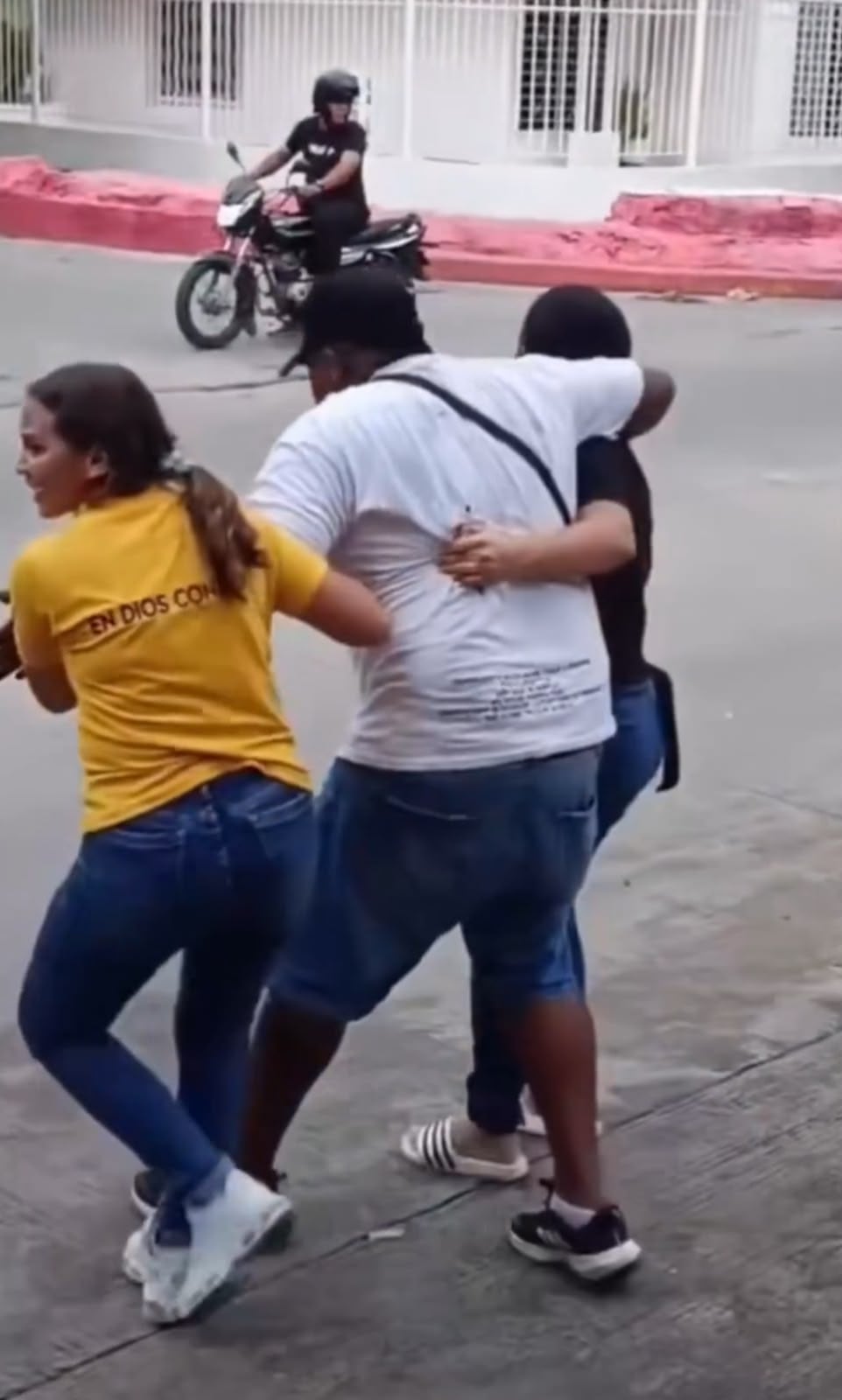 Comerciante fue trasladado a una clínica tras atentado en restaurante de Barranquilla - crédito @primeronoticiaa/X