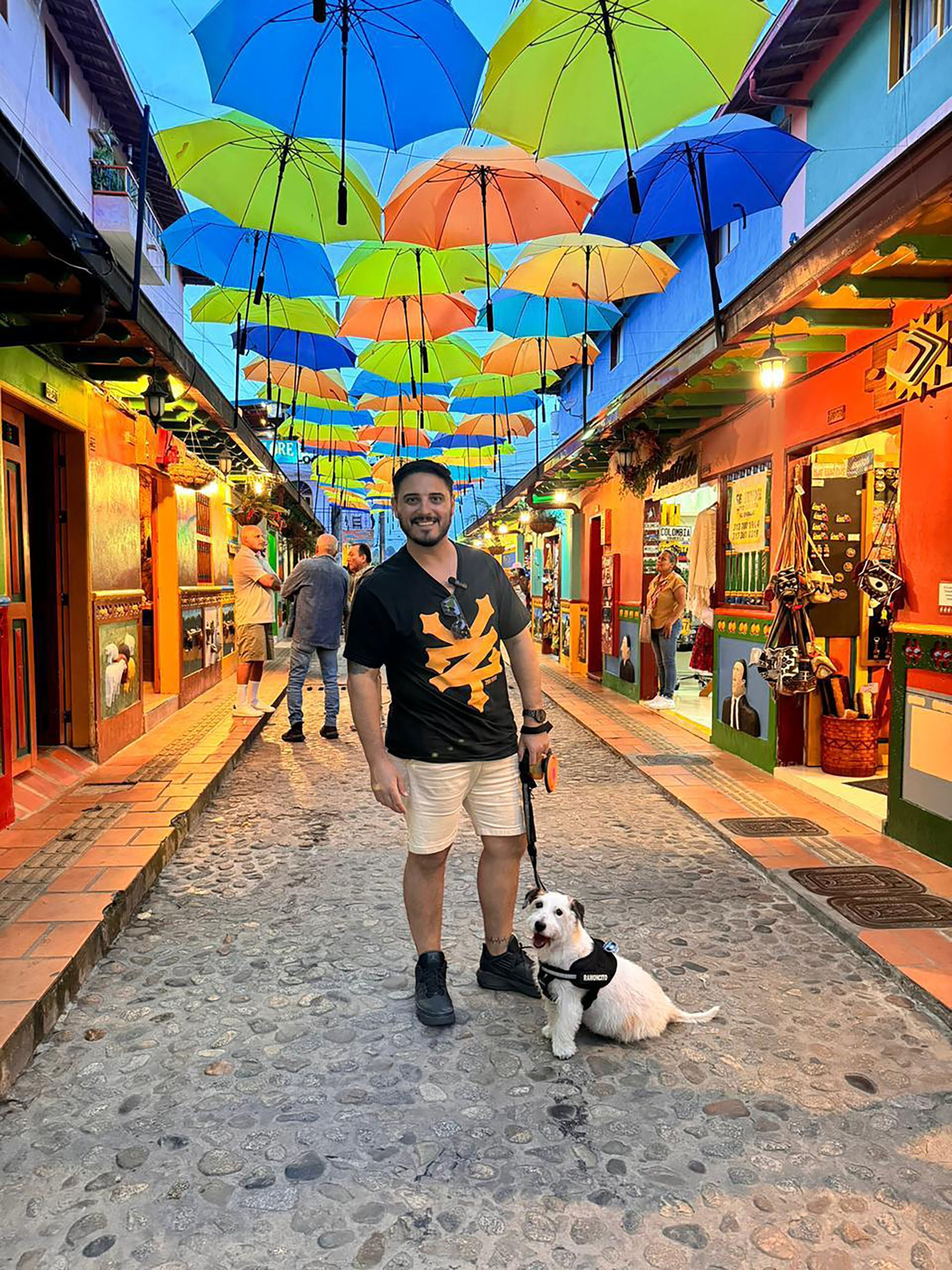 Hernán Lirio junto fiel compañero, Ramoncito, en uno de sus tantos viajes (Instagram)