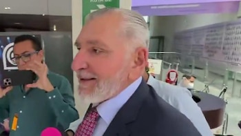 Adán Augusto reaparece en Senadoy evita responder a cuestionamientos por su visa de EEUU