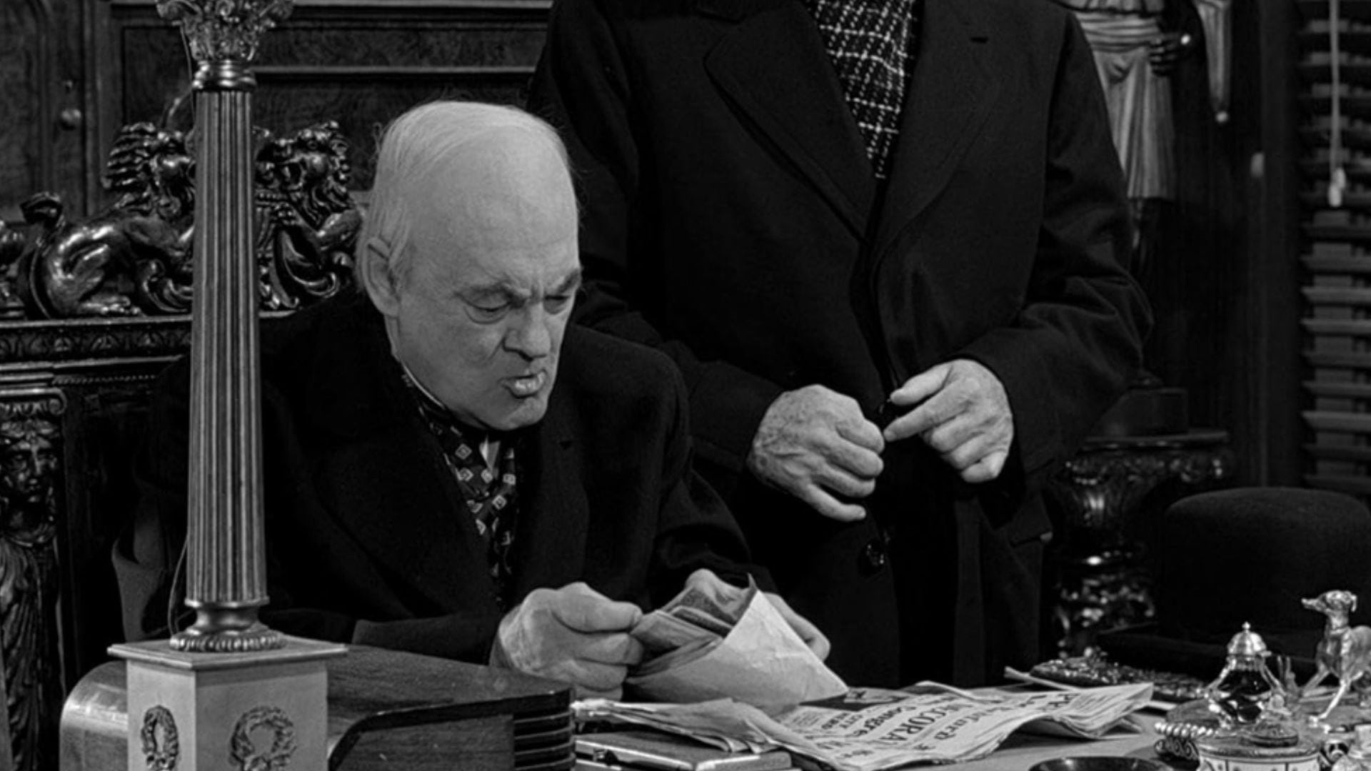Mr. Potter, el banquero de '¡Qué bello es vivir!', encarna la codicia y la amenaza silenciosa a los valores de las fiestas (foto: Captura/IMDb)