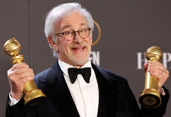 Steven Spielberg posa con sus