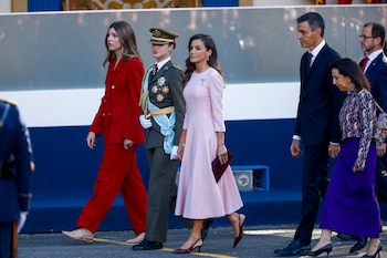 La infanta Sofía, la princesa Leonor, la reina Letizia, Pedro Sánchez y Margarita Robles. (EFE/Ballesteros)