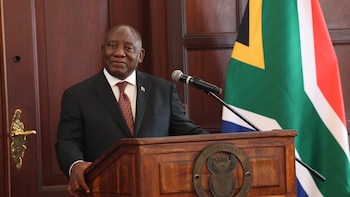 La oposición sudafricana pide una nueva moción de censura contra Ramaphosa por un caso de robo de divisas