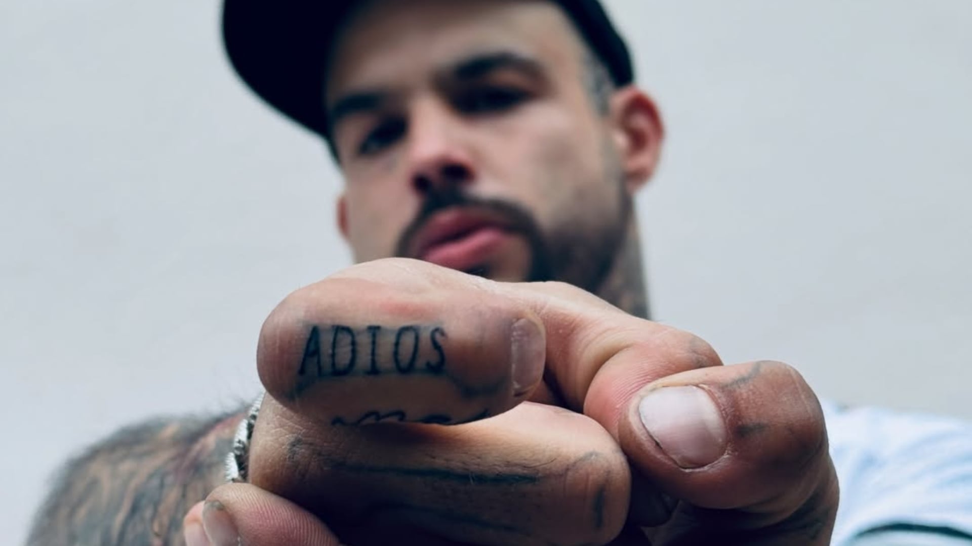 Emiliano Aguilar recibió críticas por exponer mariguana durante un live. (@emiliano.aguilar.t, Instagram)