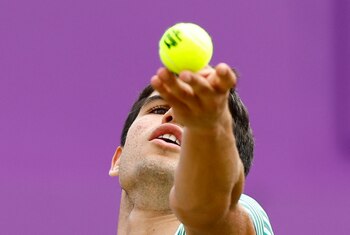 Alcaraz a punto de sacar